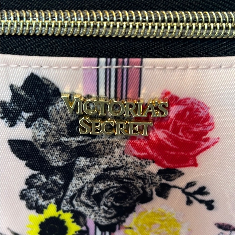 Victoria's Secret Pink Cosmetic Bag Floral Design - Picture 2 of 7